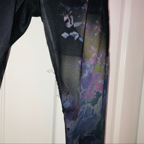 Capri Leggings - Picture 3 of 6